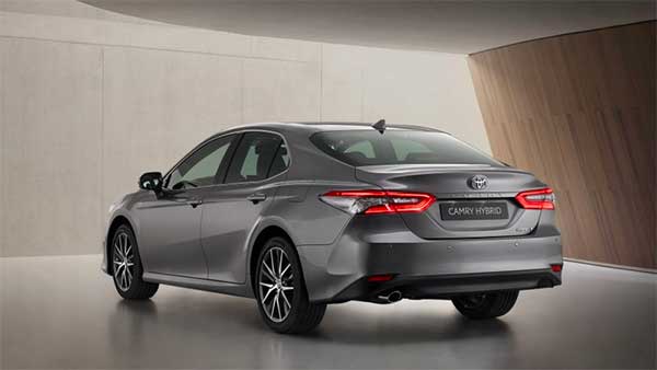 Toyota Camry Hybrid Facelift Unveiled: टोयोटा कैमरी हाइब्रिड फेसलिफ्ट का खुलासा, जल्द होगी लॉन्च