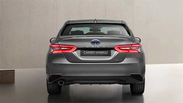 Toyota Camry Hybrid Facelift Unveiled: टोयोटा कैमरी हाइब्रिड फेसलिफ्ट का खुलासा, जल्द होगी लॉन्च