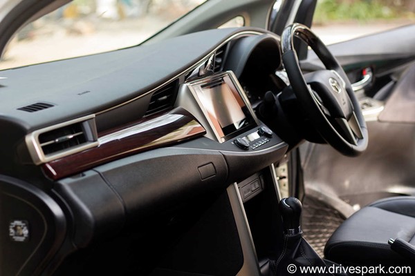 Toyota Innova Crysta Old vs New: नई टोयोटा इनोवा फेसलिफ्ट में पुराने के मुकाबले क्या हुए बदलाव