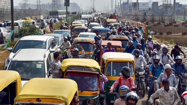 Farmers Protest Leads To Traffic Jam: किसान आंदोलन के चलते दिल्ली-हरियाणा बाॅर्डर पर लगा जाम