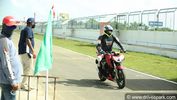 TVS Young Media Racer Program: ड्राइवस्पार्क रिव्यू एडिटर ने पहुँचे टीवीएस यंग मीडिया रेसर के अगले पड़ाव पर