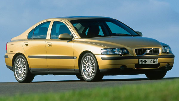 Volvo Recalls 54,000 Vehicles: वोल्वो ने 54 हजार वाहनों को वापस बुलाया, एयरबैग में है गड़बड़ी