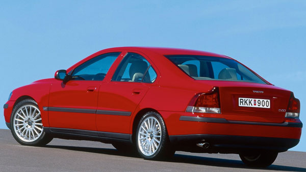 Volvo Recalls 54,000 Vehicles: वोल्वो ने 54 हजार वाहनों को वापस बुलाया, एयरबैग में है गड़बड़ी