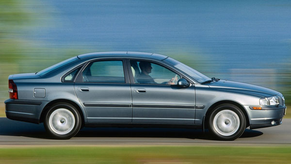 Volvo Recalls 54,000 Vehicles: वोल्वो ने 54 हजार वाहनों को वापस बुलाया, एयरबैग में है गड़बड़ी