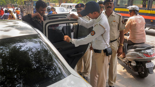 Regulations For Tint In Car Windows: कार की खिड़कियों में 50% से अधिक पारदर्शिता जरूरी, जानें