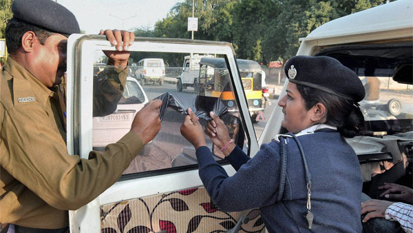 Regulations For Tint In Car Windows: कार की खिड़कियों में 50% से अधिक पारदर्शिता जरूरी, जानें