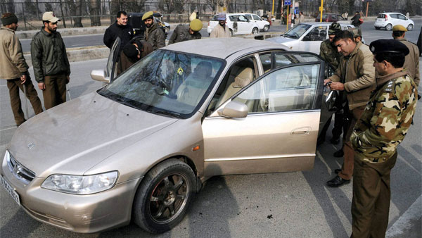 Regulations For Tint In Car Windows: कार की खिड़कियों में 50% से अधिक पारदर्शिता जरूरी, जानें