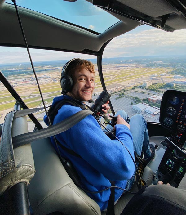 Aviation Photographer Gives Surprise To Pilot: एविएशन फोटोग्राफर ने पायलट को दिया एक खास तोहफा