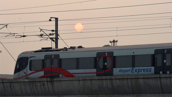 India’s First Driverless Train: प्रधान मंत्री नरेंद्र मोदी ने देश की पहली ड्राइवलेस ट्रेन का किया उद्घाटन