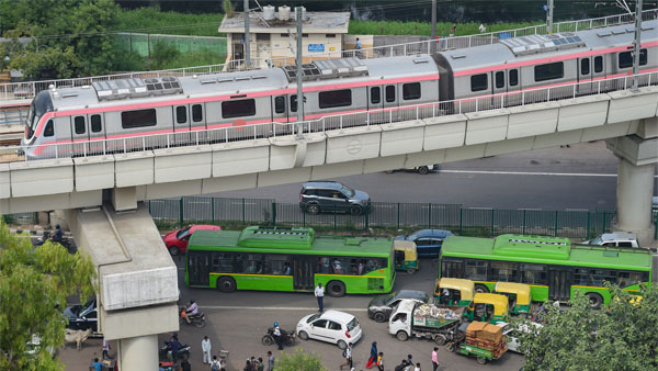 India’s First Driverless Train: प्रधान मंत्री नरेंद्र मोदी ने देश की पहली ड्राइवलेस ट्रेन का किया उद्घाटन