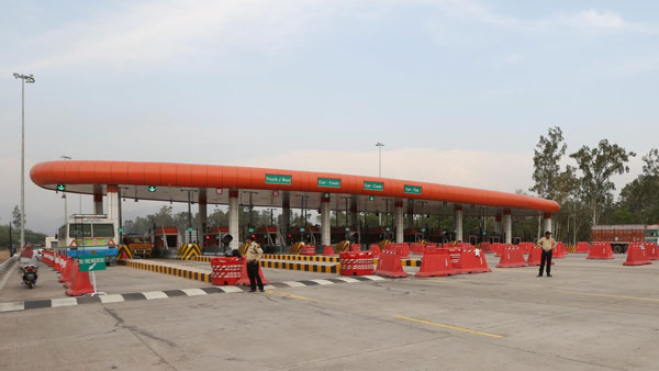 FASTag Mandatory For All Vehicles: 1 जनवरी से सभी वाहनों के लिए फास्टैग अनिवार्य, नितिन गडकरी ने कही यह बात