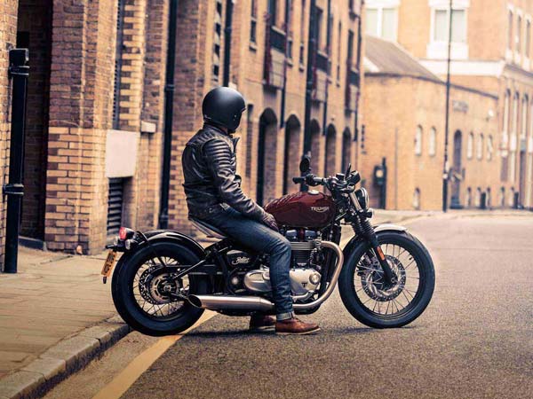 Bajaj-Triumph Joint Venture: बजाज और ट्रायम्फ की जॉइंट वेंचर वाली बाइक की लॉन्च टली, जानें
