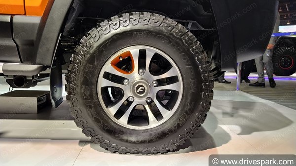 Force Gurkha Spied Testing: फोर्स गुरखा टेस्टिंग करते आई नजर, लॉन्च अगले साल के लिए टली