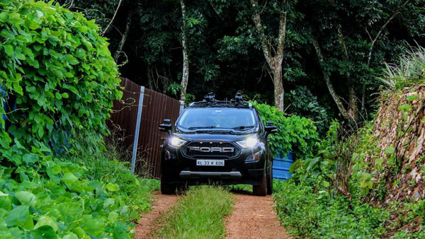 Ford EcoSport Modified: फोर्ड ईकोस्पोर्ट को मॉडिफाई कर दिया ऑल-ब्लैक थीम, लग रही शानदार