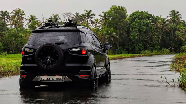 Ford EcoSport Modified: फोर्ड ईकोस्पोर्ट को मॉडिफाई कर दिया ऑल-ब्लैक थीम, लग रही शानदार