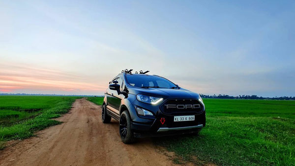 Ford EcoSport Modified: फोर्ड ईकोस्पोर्ट को मॉडिफाई कर दिया ऑल-ब्लैक थीम, लग रही शानदार