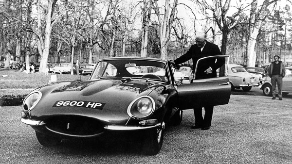 Jaguar E-Type Anniversary Edition: जगुआर ई-टाइप एनिवर्सरी एडिशन का हुआ खुलासा, जानें
