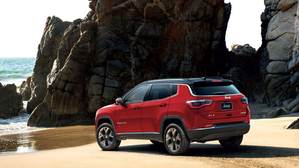 Jeep Compass December Discount: जीप कम्पास पर दिसंबर महीने में मिल रही 2 लाख रुपये की छूट