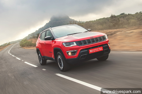 Jeep Compass December Discount: जीप कम्पास पर दिसंबर महीने में मिल रही 2 लाख रुपये की छूट