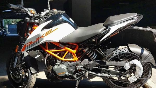 New KTM Duke 125 Spotted At Showroom: नई केटीएम ड्यूक 125 शोरूम पर दिखी, जल्द होगी लाॅन्च