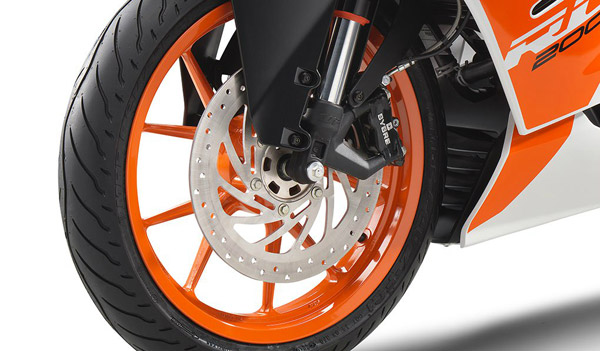 2021 KTM RC 200 Spotted: नई केटीएम आरसी 200 की तस्वीरें आईं सामने, अगले साल होगी लॉन्च