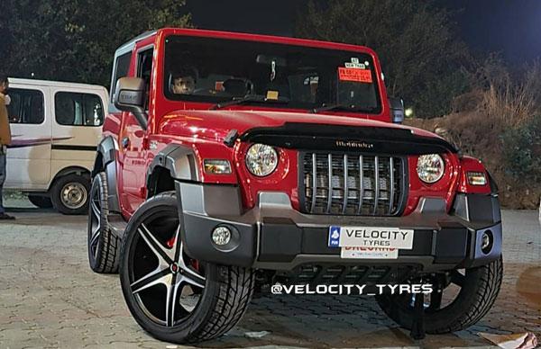 Mahindra Thar Modification: नई महिंद्रा थार 22 इंच के अलॉय वील के साथ लग रही शानदार, देखें