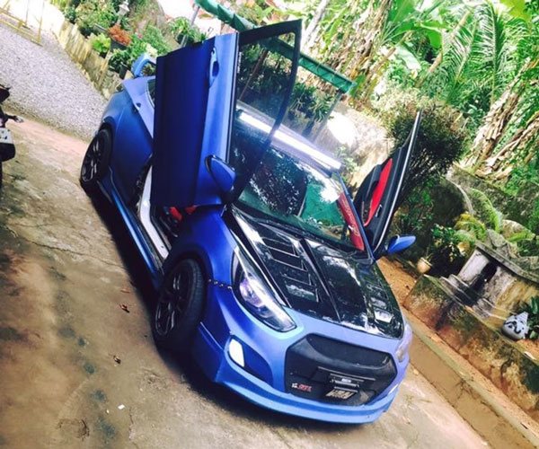 Hyundai Verna Modification: हुंडई वरना को मॉडिफाई कर लगाए सिजर डोर, लगा रही शानदार