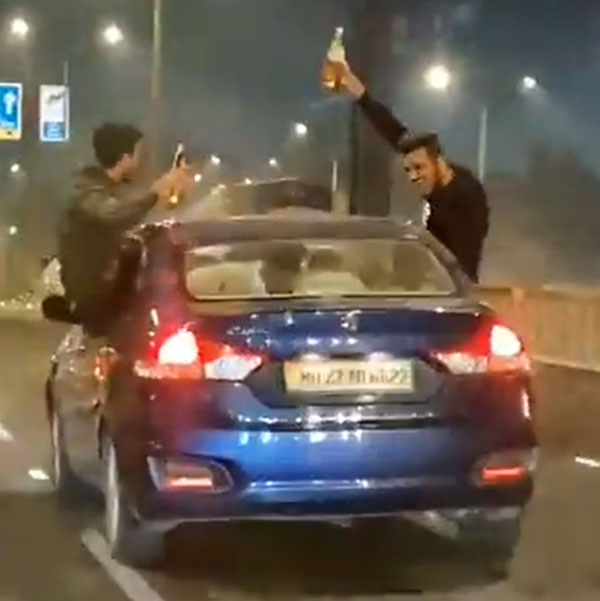 शराब पीकर 3 युवक कार से कर रहे थे खतरनाक स्टंट, वायरल हुआ वीडियो तो पुलिस ने पकड़ा