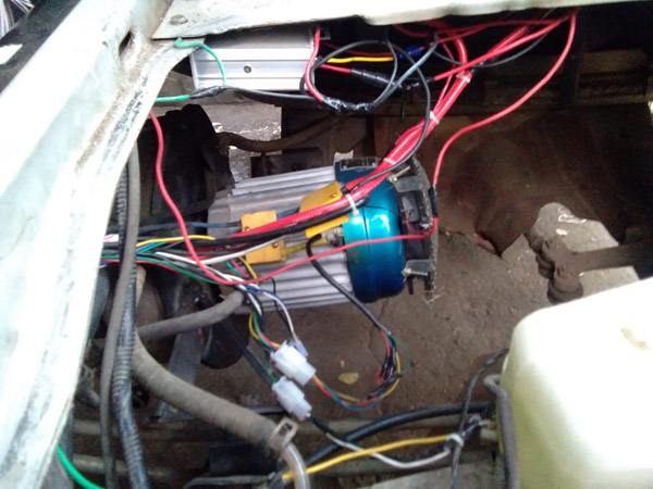 वैन को सोलर वैन में बदला, पेट्रोल का खर्च और प्रदूषण से मिला छुटकारा