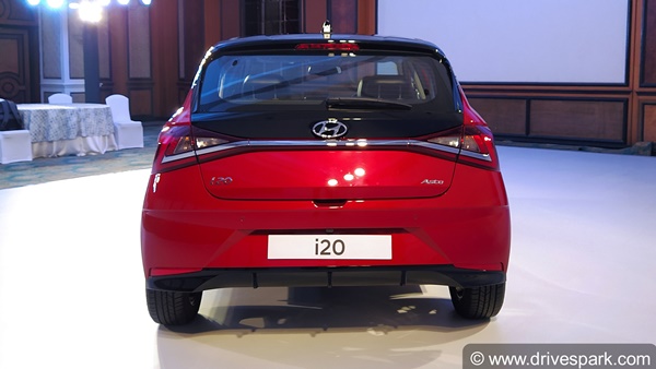 New Hyundai i20 Booking Milestone: नई हुंडई आई20 की बुकिंग 30,000 के पार, 10,000 यूनिट की डिलीवरी
