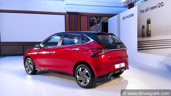 New Hyundai i20 Booking Milestone: नई हुंडई आई20 की बुकिंग 30,000 के पार, 10,000 यूनिट की डिलीवरी