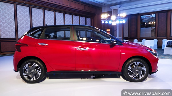 New Hyundai i20 Booking Milestone: नई हुंडई आई20 की बुकिंग 30,000 के पार, 10,000 यूनिट की डिलीवरी
