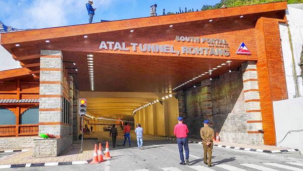 Record Vehicles Crosses Atal Tunnel: अटल टनल से एक दिन में सबसे अधिक 5,450 वाहन गुजरे, बना नया रिकॉर्ड