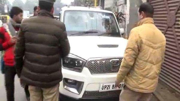 Cast Identity Stickers Banned In UP: वाहन पर जातिसूचक स्टीकर लगवाने वालों पर यूपी पुलिस हुई सख्त