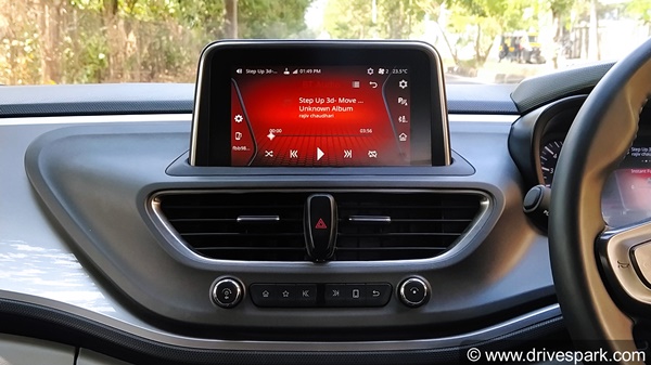 Tata Altroz BS6 Diesel Review: टाटा अल्ट्रोज बीएस6 डीजल रिव्यू: ड्राइविंग अनुभव, परफॉर्मेंस, माइलेज, हैंडलिंग, फीचर्स