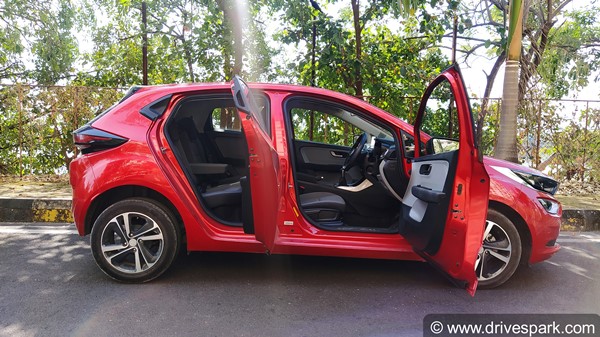 Tata Altroz BS6 Diesel Review: टाटा अल्ट्रोज बीएस6 डीजल रिव्यू: ड्राइविंग अनुभव, परफॉर्मेंस, माइलेज, हैंडलिंग, फीचर्स