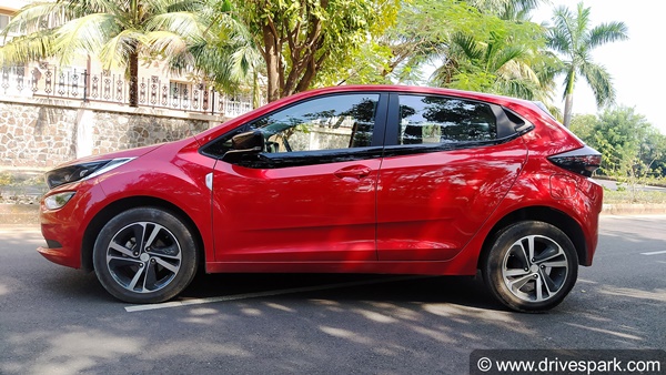 Tata Altroz Turbo Spied: टाटा अल्ट्रोज टर्बो पेट्रोल टेस्टिंग करते आई नजर, जानें क्या होगा नया