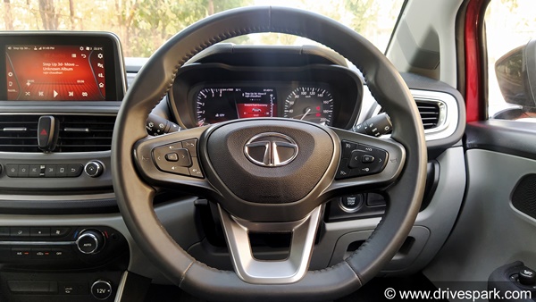 Tata Altroz BS6 Diesel Review: टाटा अल्ट्रोज बीएस6 डीजल रिव्यू: ड्राइविंग अनुभव, परफॉर्मेंस, माइलेज, हैंडलिंग, फीचर्स