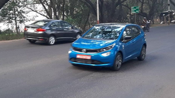 Tata Altroz Turbo Spied: टाटा अल्ट्रोज टर्बो पेट्रोल टेस्टिंग करते आई नजर, जानें क्या होगा नया