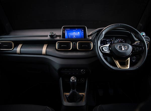 Tata HBX Interior Spied: टाटा एचबीएक्स टेस्टिंग करते आई नजर, इंटीरियर का हुआ खुलासा