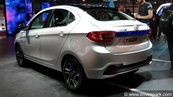 Tata Tigor EV Facelift Spied: टाटा टिगोर ईवी फेसलिस्ट टेस्टिंग के दौरान आई नजर