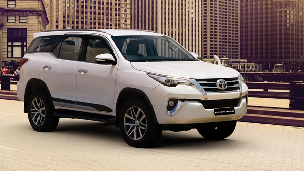 2021 Toyota Fortuner Legender Spied: नई टोयोटा फॉर्च्यूनर लेजेंडर शूट के दौरान आई नजर, जल्द लॉन्च