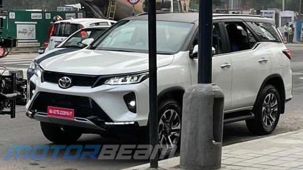 Toyota Fortuner Legender Spy Pics: टोयोटा फॉर्च्यूनर लेजेंडर लॉन्च से पहले आई नजर, लग रही आकर्षक