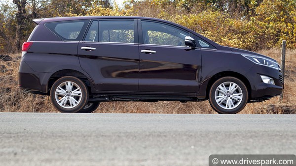 Toyota Innova Customized: इस कस्टमाइज्ड टोयोटा इनोवा में लगाई नई बॉडी किट, लग रही स्पोर्टी