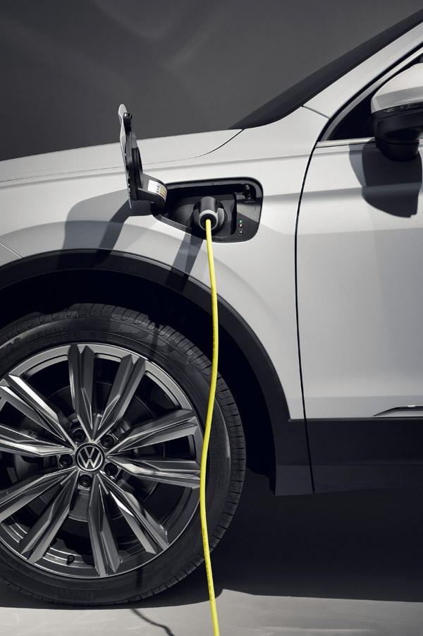Volkswagen Tiguan eHybrid Launched: फॉक्सवैगन टिगुआन ईहाइब्रिड अंतर्राष्ट्रीय बाजार में लॉन्च, जानें