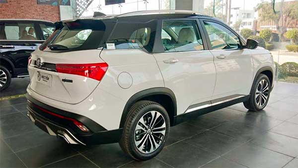 MG Hector Facelift: एमजी हेक्टर फेसलिफ्ट लाॅन्च के पहले डीलरशिप पर दिखी, जानें कार में क्या है नया