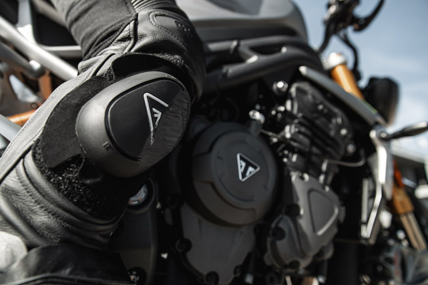 New Triumph Speed Triple 1200 RS Launched: नई ट्रायम्फ स्पीड ट्रिपल 1200 आरएस हुई लाॅन्च, जानें फीचर्स