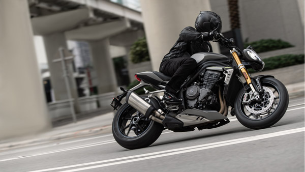 New Triumph Speed Triple 1200 RS Launched: नई ट्रायम्फ स्पीड ट्रिपल 1200 आरएस हुई लाॅन्च, जानें फीचर्स