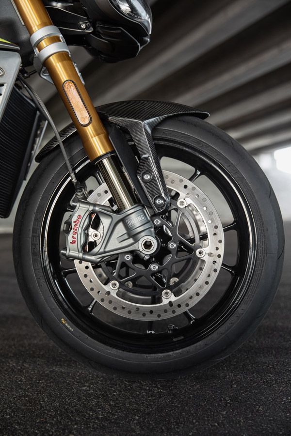 New Triumph Speed Triple 1200 RS Launched: नई ट्रायम्फ स्पीड ट्रिपल 1200 आरएस हुई लाॅन्च, जानें फीचर्स