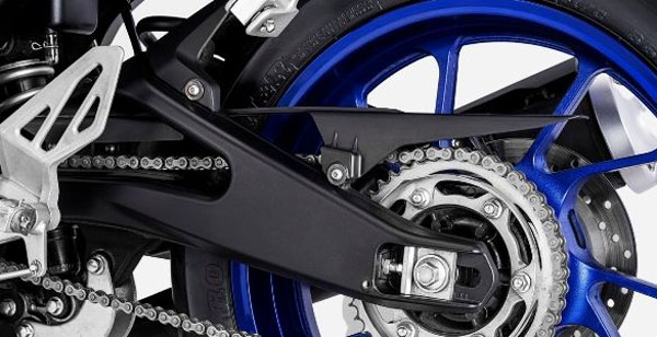 Yamaha R15 V3 Gets New Colours: यामाहा आर15 वी3 नए कलर ऑप्शन में हुई लॉन्च, जानें क्या है खास